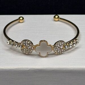NWOT Gold Tone Sparkling White Clover Cuff
Bracelet